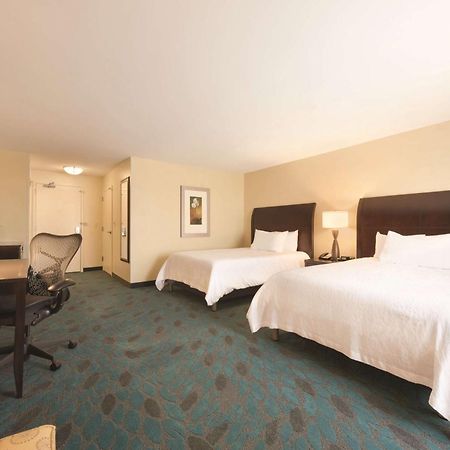 Hilton Garden Inn Fargo Exterior foto
