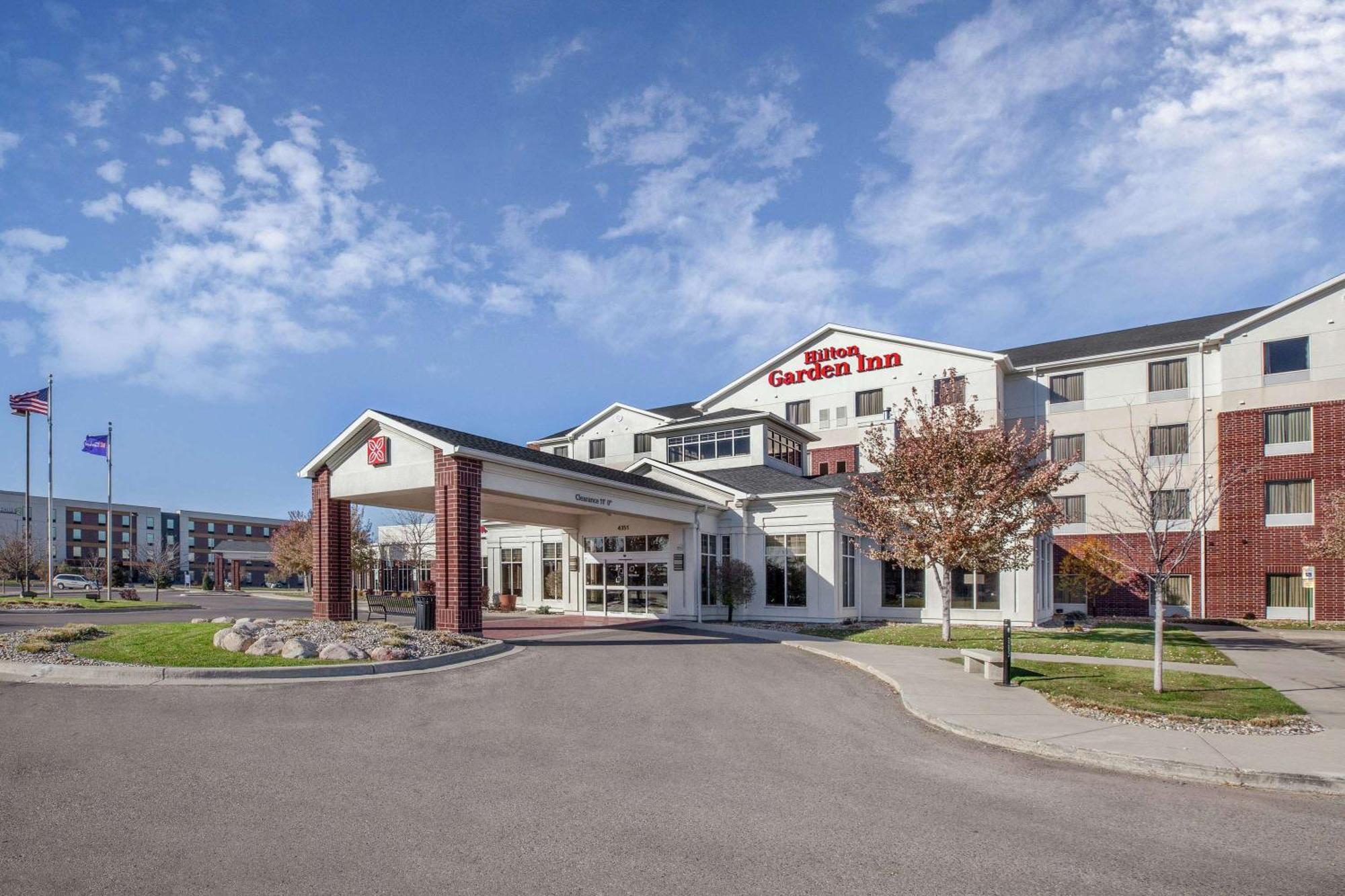Hilton Garden Inn Fargo Exterior foto